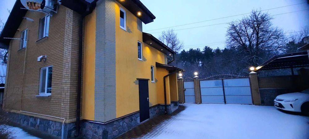 Продаж 2 поверхового Будинку. Власниця.