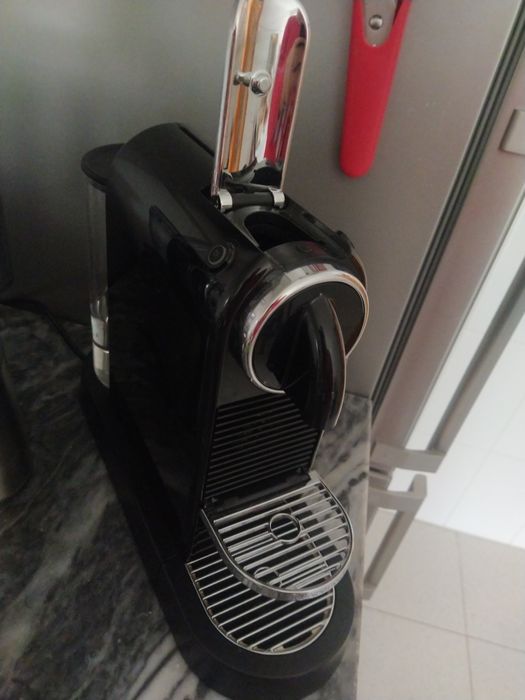 Máquina de café Nespresso Citiz preta