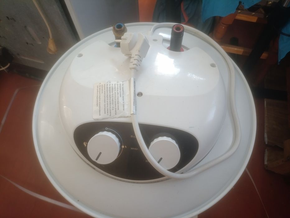 Продам бойлер 50л scandilux