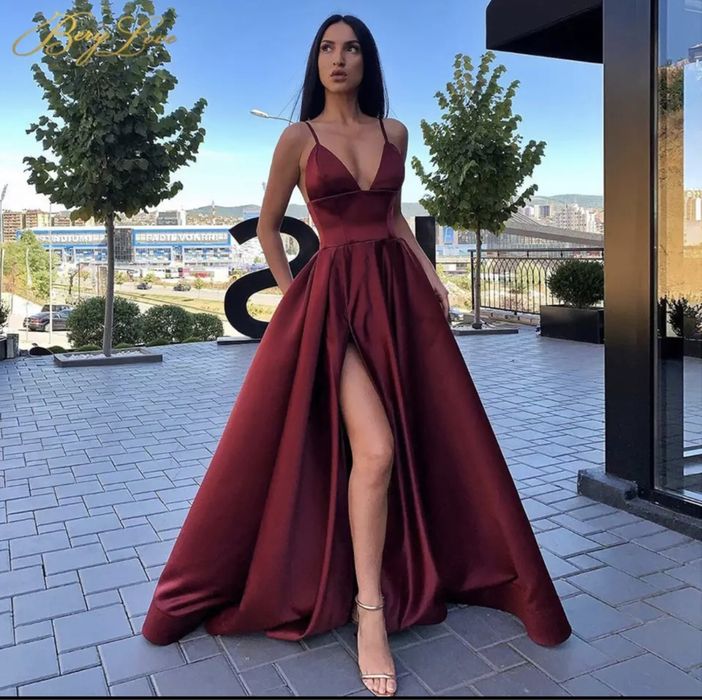 Vestido de cerimónia novo, nunca usado.