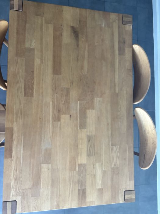 Mesa em madeira + conjunto de 4 cadeiras