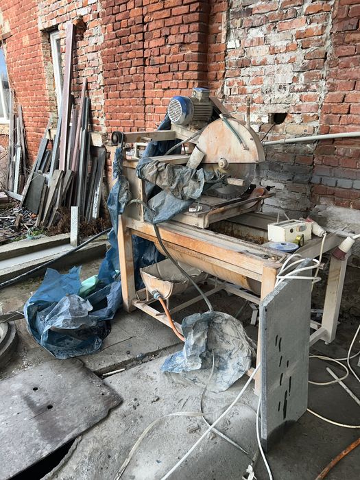 Станок для різки каменя