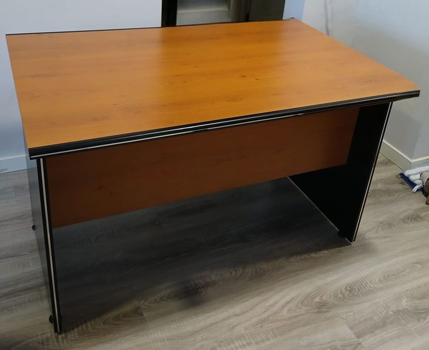 Secretária / Mesa de Computador