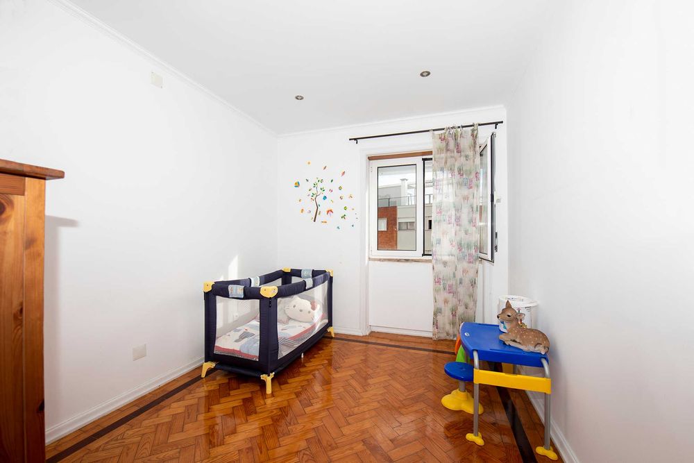 Amplo apartamento T3 em zona nobre de Coimbra