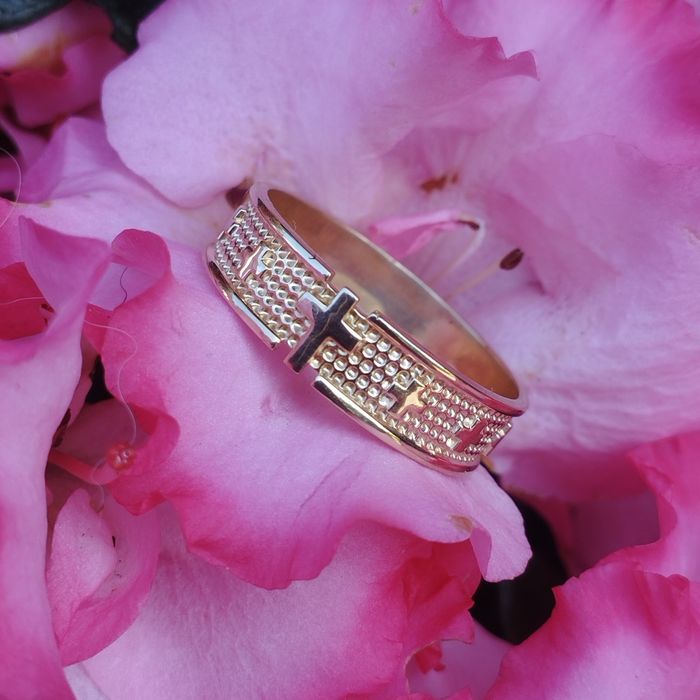 Złoty różaniec w formie obrączki