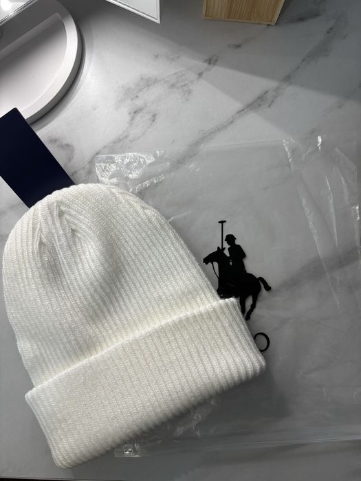 Biała czapka zimowa polo ralph lauren