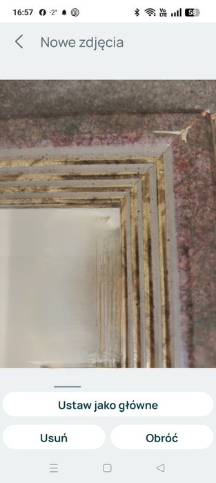 Kryształowe lustro w drewnianej ramie.