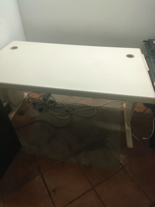 Vendo secretária latão