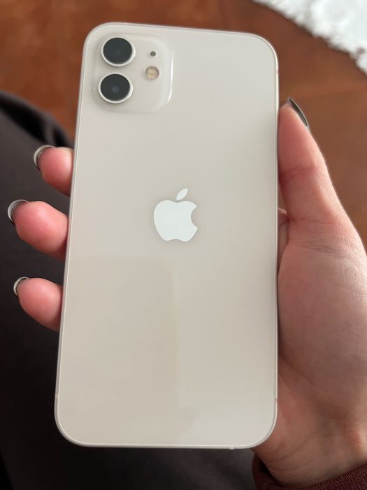 iPhone 12 em ótimo estado