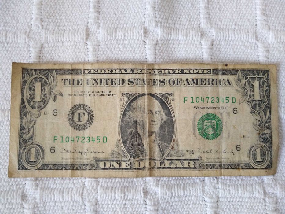 Nota "Cinco Libras Inglesas 2002" + Nota "Um Dólar Americano 1988"