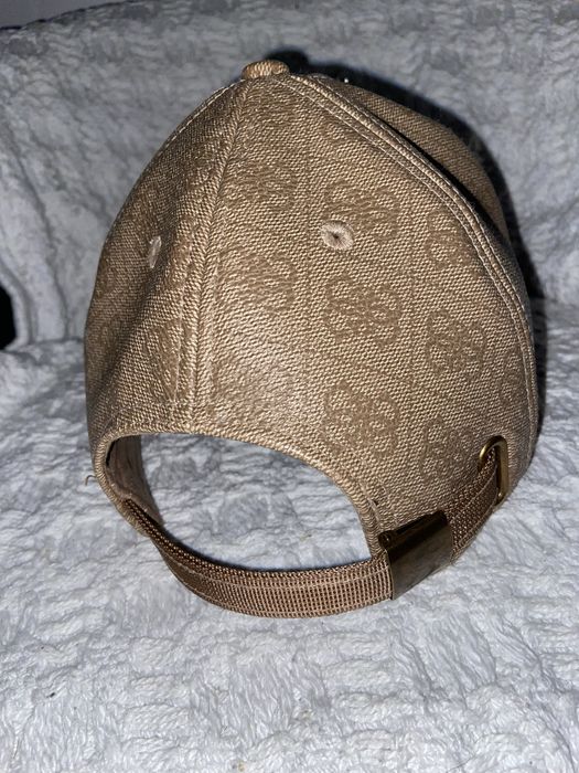 Chapeu Guess usado muito poucas vezes