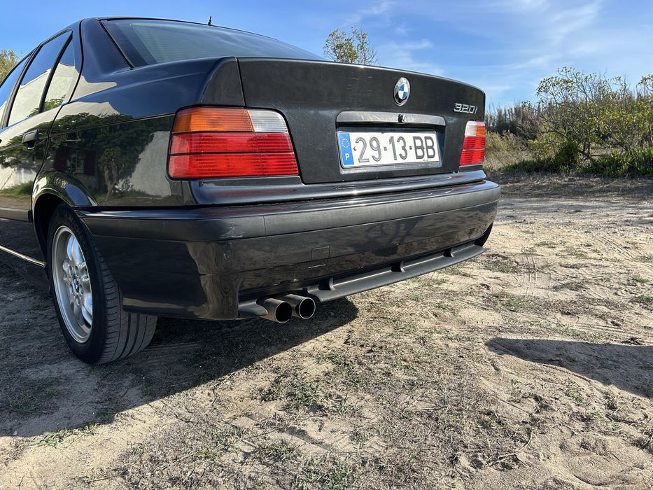 BMW E36 320i Sedan