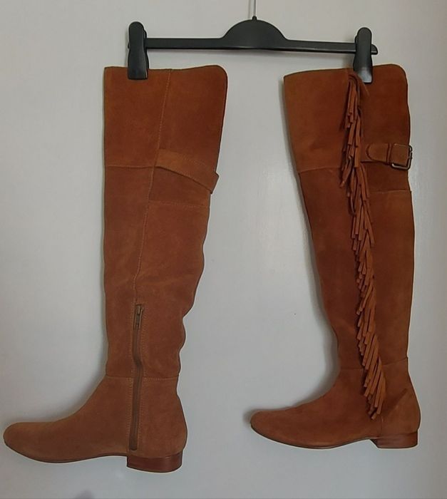 Botas em croûte Mango e/ou Zara de pele...