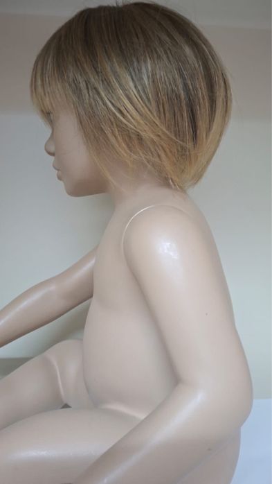 Manequim bebé 6–12 meses com cabelo