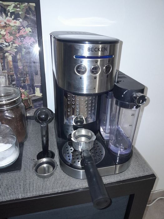 Máquina de Café Expresso Becken (c/ Depósito de Leite para Cappuccino) – Excelente Estado
