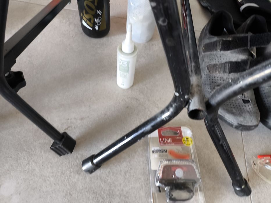 Diverso material de ciclismo