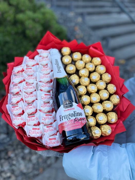 Бокси та букети на замовлення, подарунки на 14 лютого, 8 березня