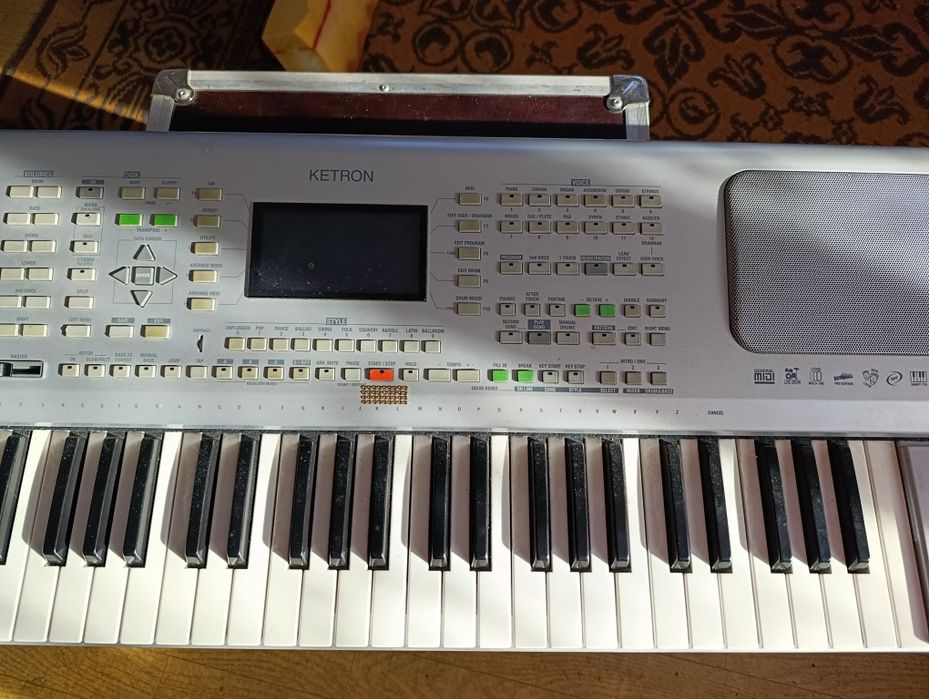 Keyboard ketron sd5