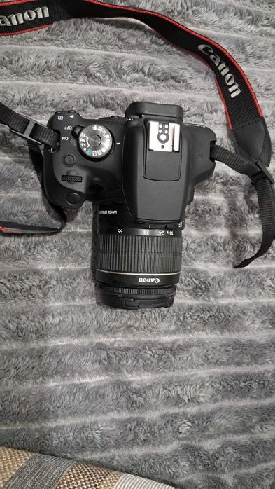 Фотоапарат Canon EOS 2000D