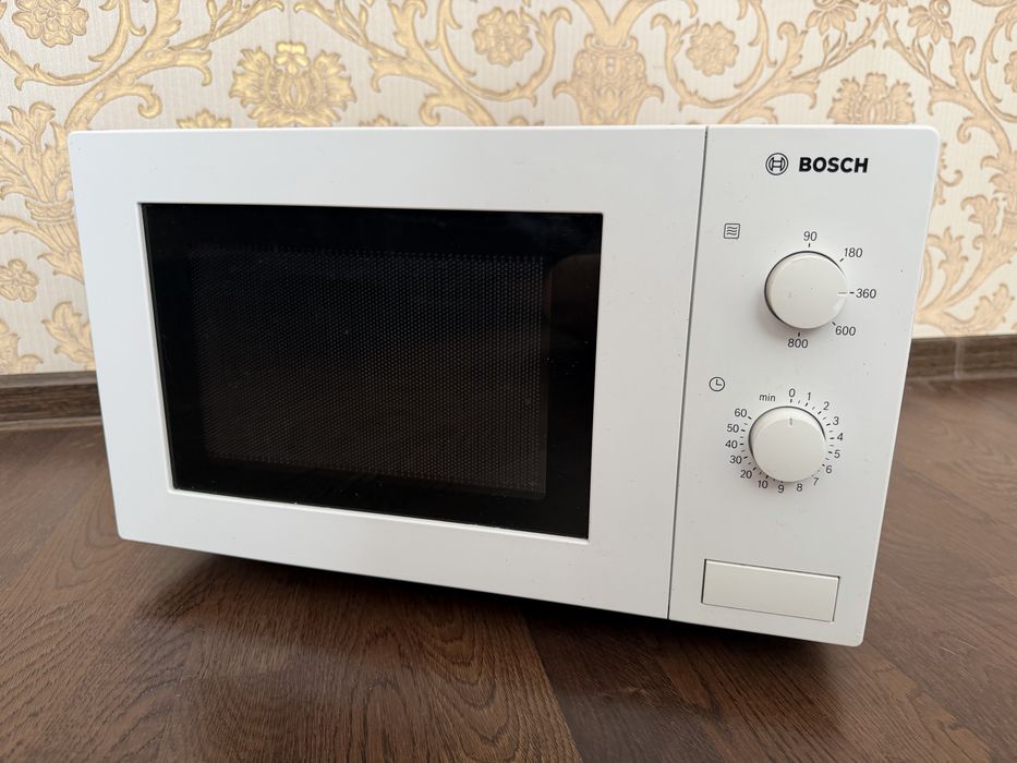 Мікрохвильова піч BOSCH HMT72M420, 800 Вт, 17 л, механічне керування