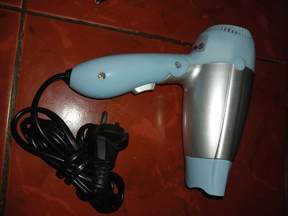 Продам дорожний фен,робочий.