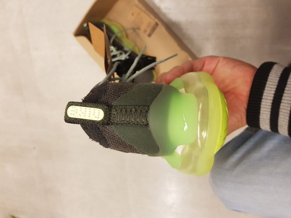 Ténis da Nike ainda na Caixa