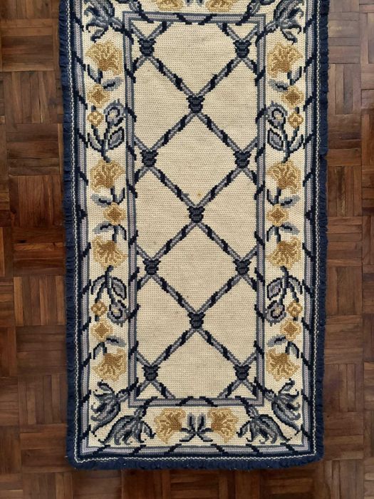 Vendo vários Tapetes de Arraiolos (muito pouco usados)