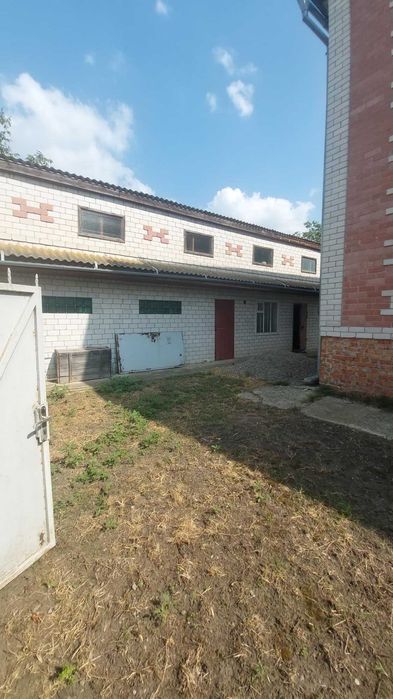 Будинок з комуікаціями
