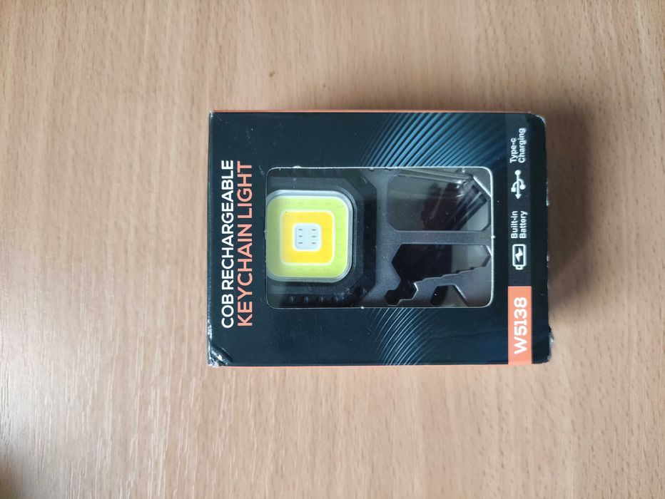 Mini latarka do kluczy otwieracz kieszonkowy