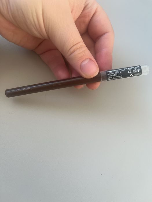 Brązowa kredka do oczu MAX&MORE