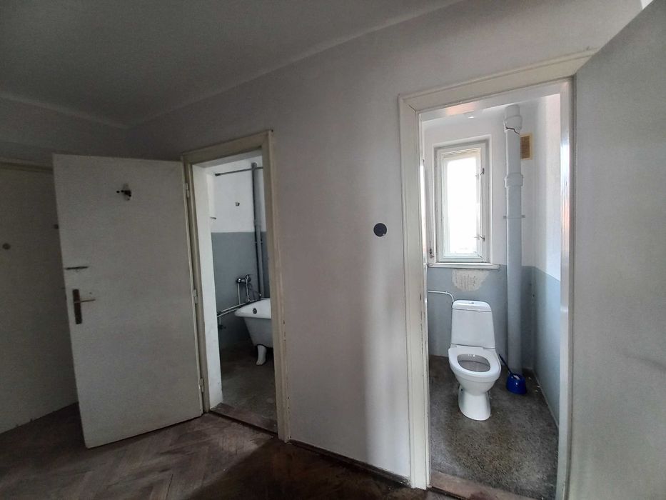 Продаж 2к квартири 79.2 кв. м на вул. Курінного Чорноти