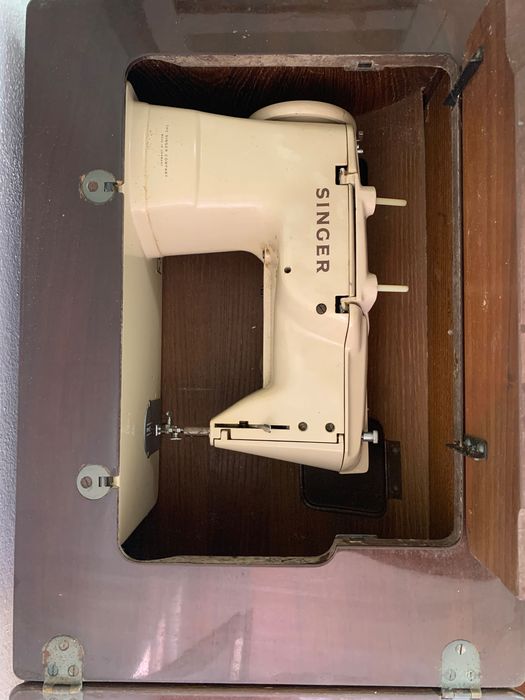 Máquina costura SINGER 411 G