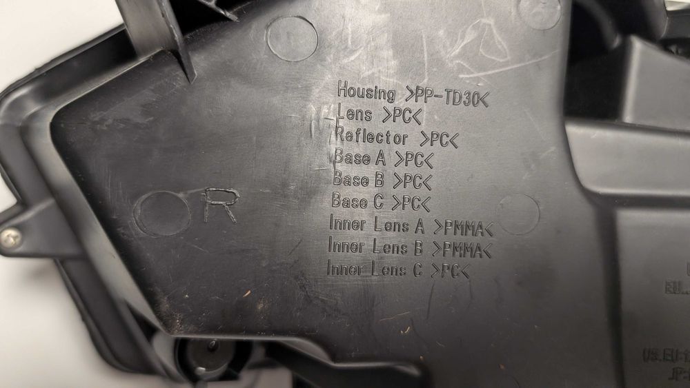 Farolim LED direito/passageiror Lexus NX (2018)