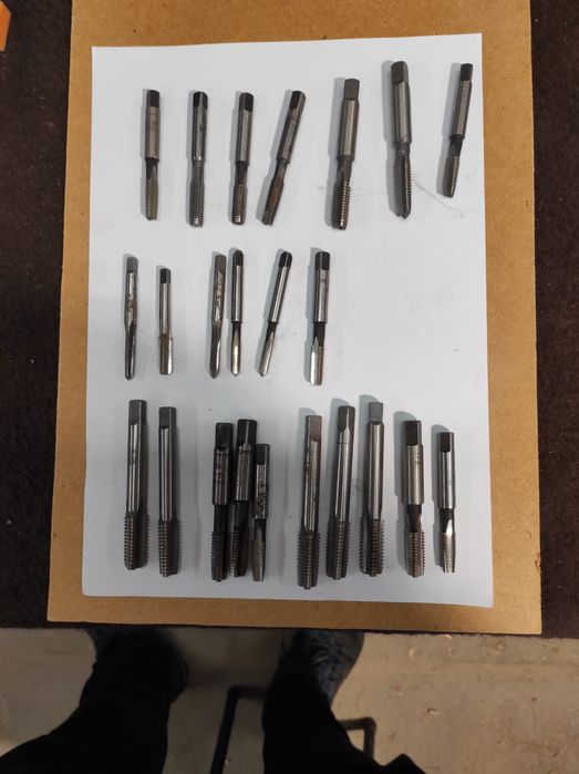 Zestaw gwintownikow i narzynek