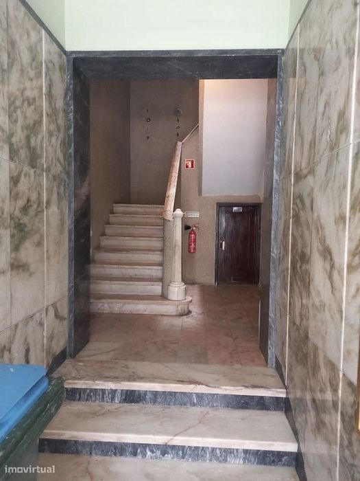 Apartamento T2 junto à Av. de Roma