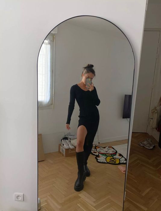 Czarna maxi sukienka rozcięciem