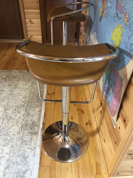 Стільці для бару