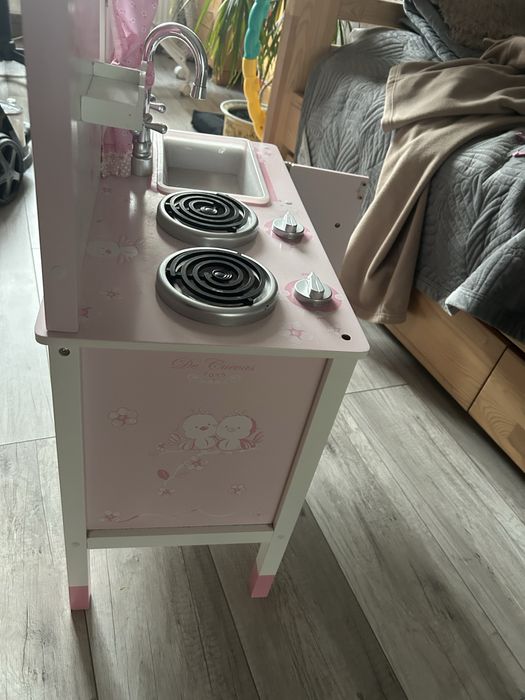 Детская игрушечная кухня