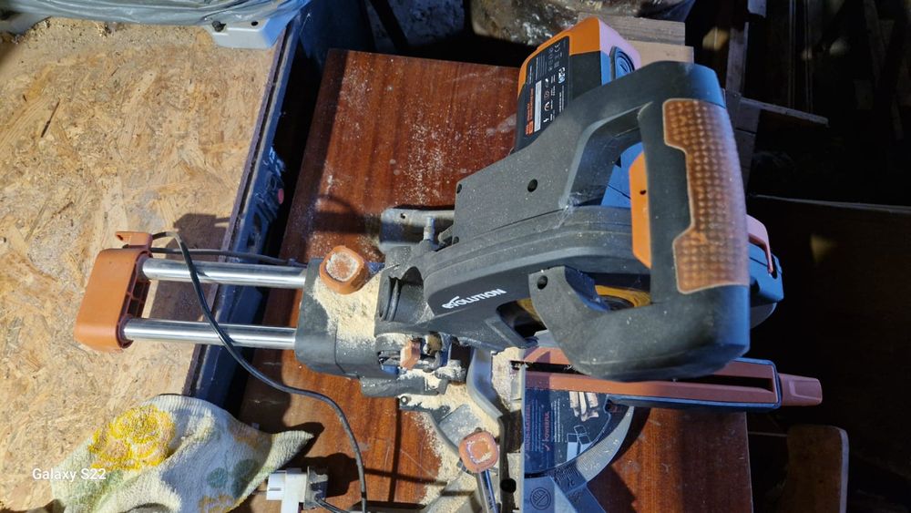 Торцювальна пила Evolution R255SMS 255 мм з протяжкою, 2000 Вт