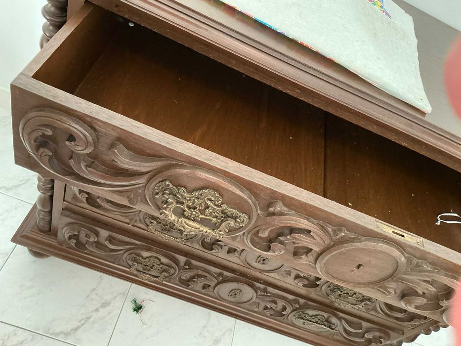 Cómoda com gavetas em madeira Estilo século XVII
