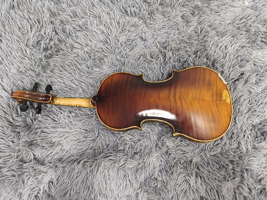 Lutnicze skrzypce Stradivarius 
ht
Stradivar
