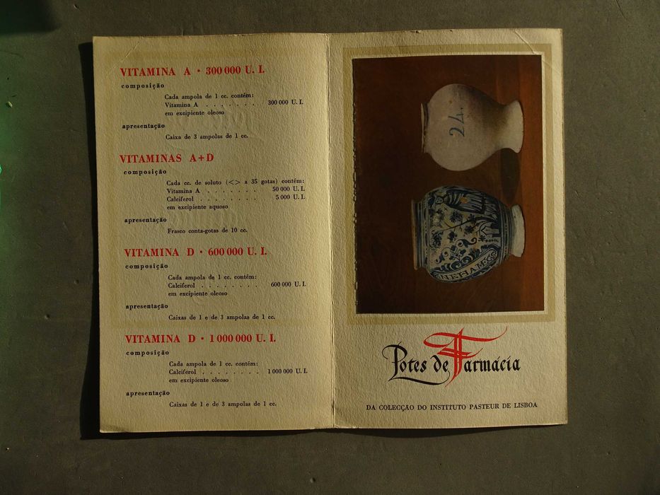 Potes de farmácia da coleção Instituto Pasteur de Lisboa IV