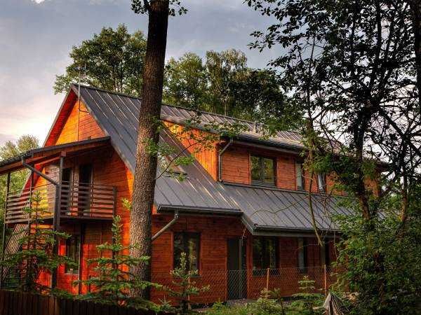 LOKUM Okuninka - sosnowy domek z apartamentami 4 i 6 osobowymi