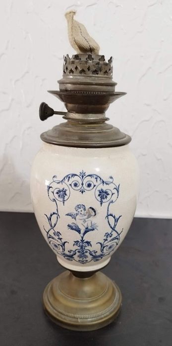 Antigo candeeiro a petróleo francês. Séc xix