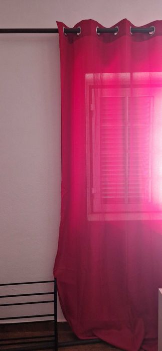 2 Red Curtains64861941428353121