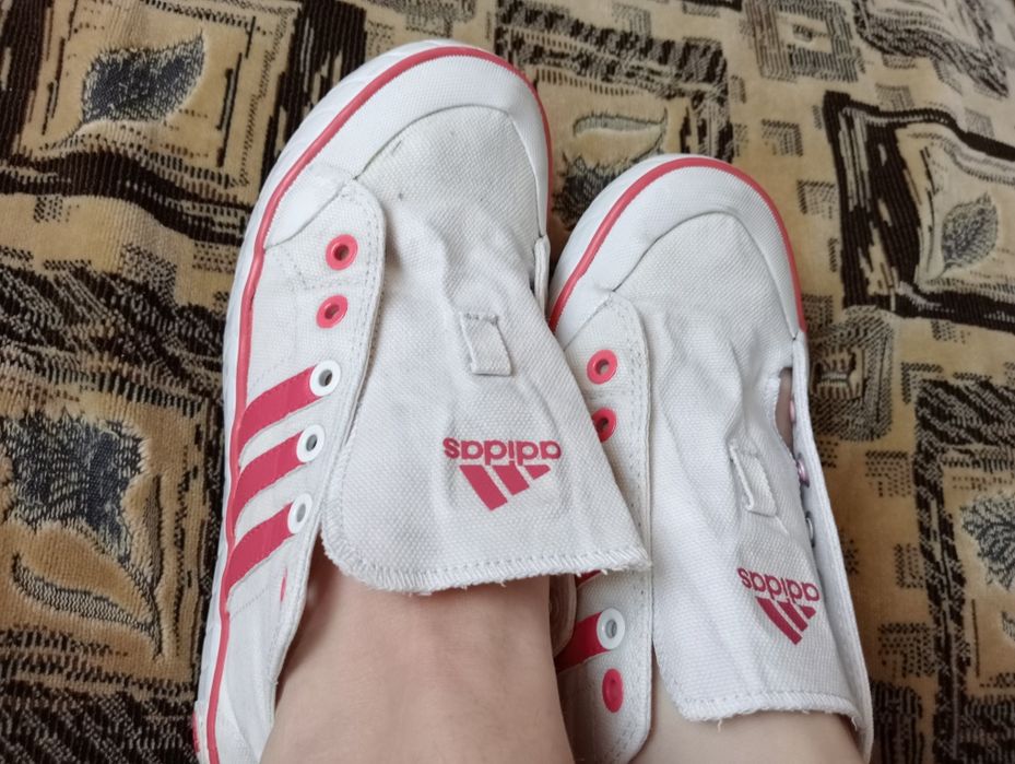 Женские кроссовки