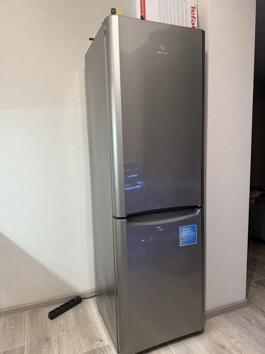 Холодильник Indesit BIAA 13