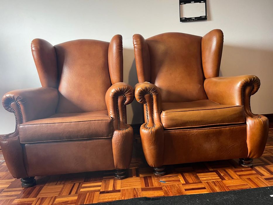 Cadeirões/ poltronas em pele