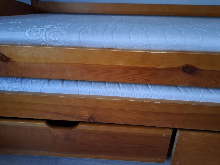 Łóżko dziecięce podwójne, drewniane