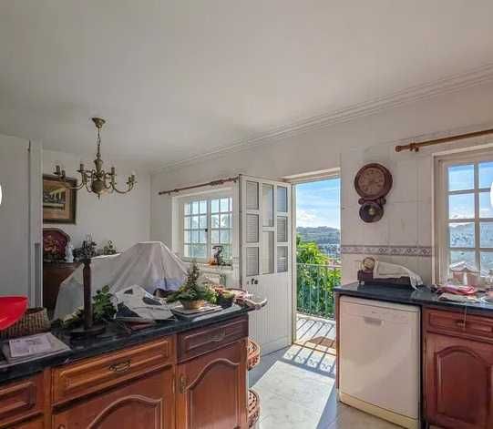 Moradia V4+2 no Murganhal, Oeiras, junto à Cidade do Futebol/Jamor